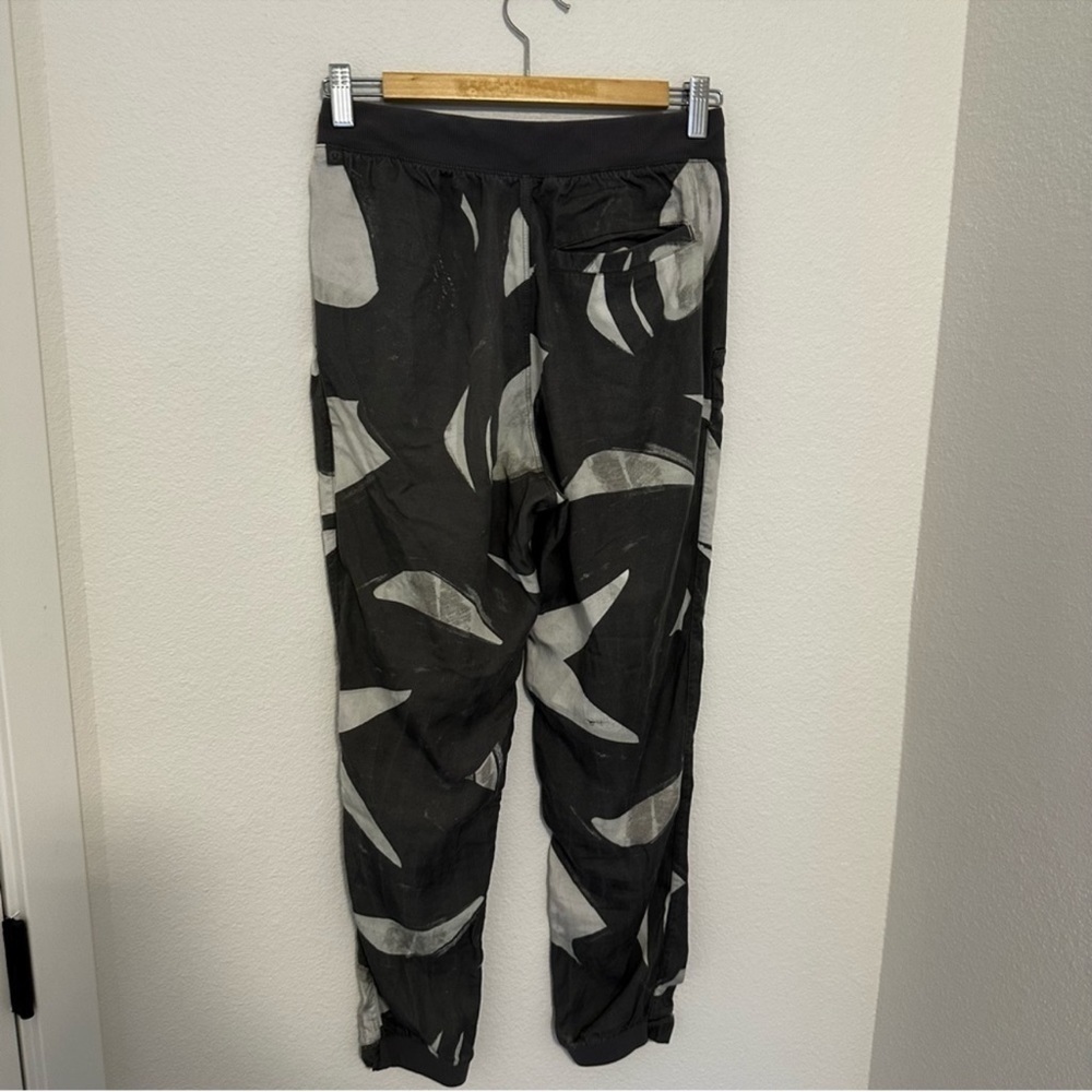 Lululemon City Joggers White Slate Gray Printed Size 4 Women’s Elastic Waist - Picture 9 of 11